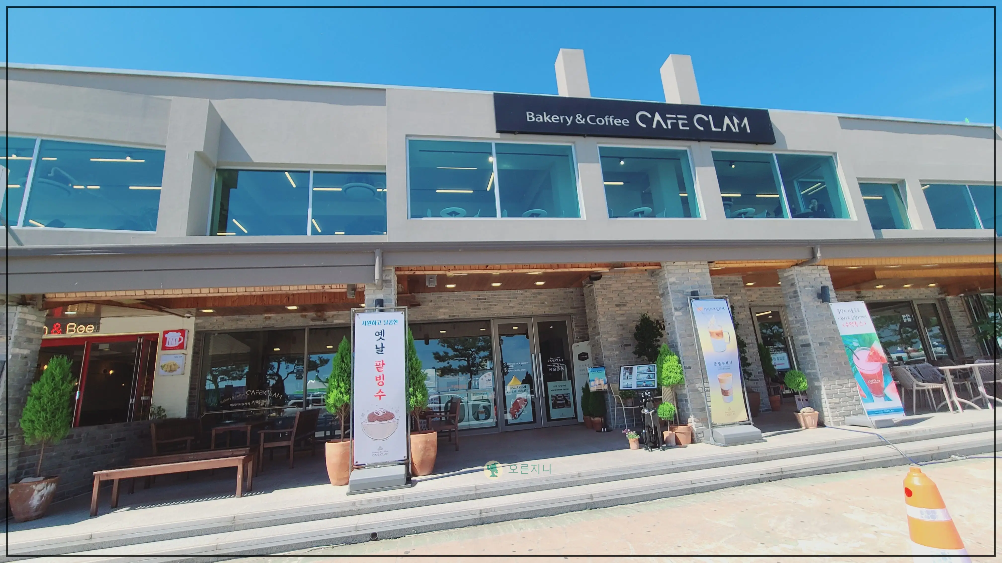 동해-망상해수욕장-바다앞-카페-클램-외부사진