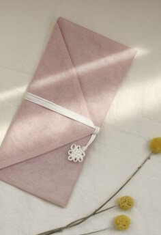 예단을-준비하는-엷은-분홍색의-돈봉투