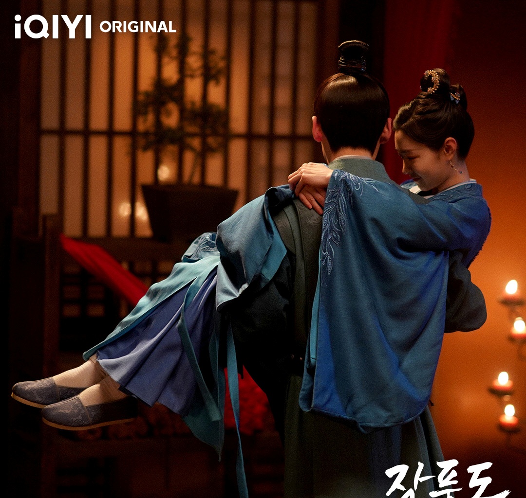 이런장면-남자가 여자를 들어올려 나가는 뒷모습