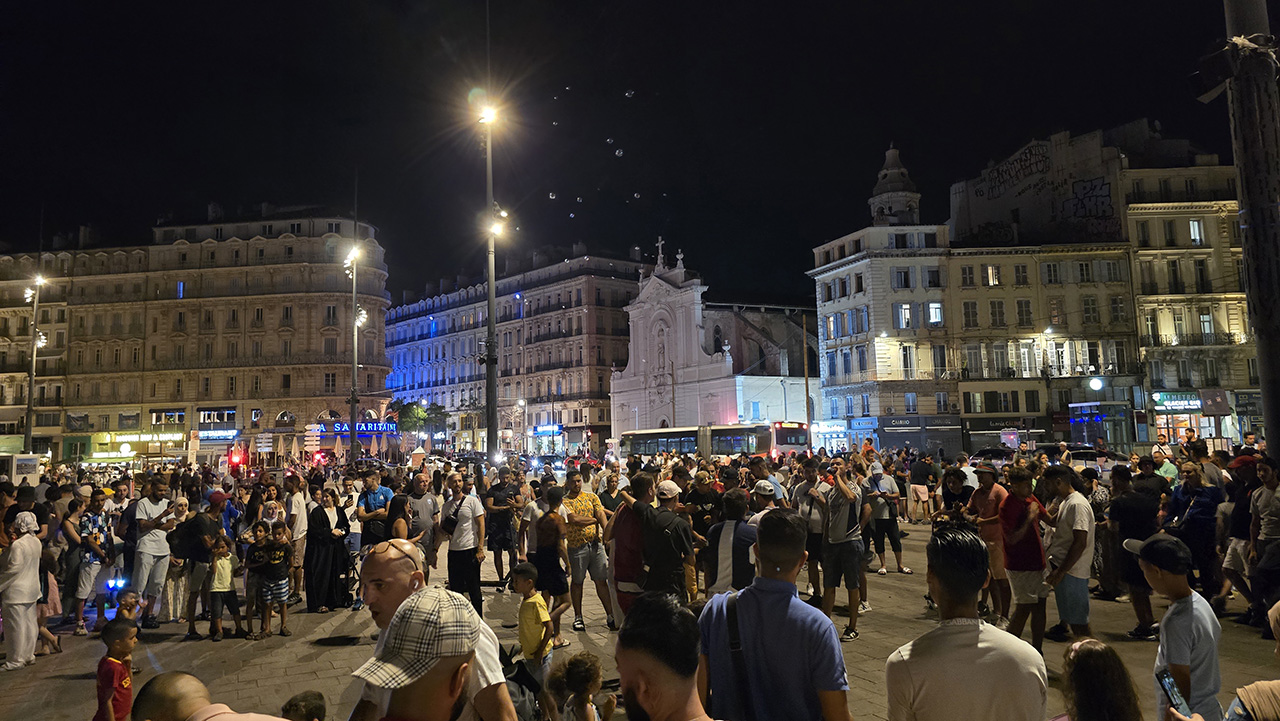 마르세유 구항구의 밤