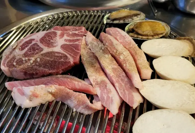 생생정보 전복 삼겹살 소금구이 맛집
