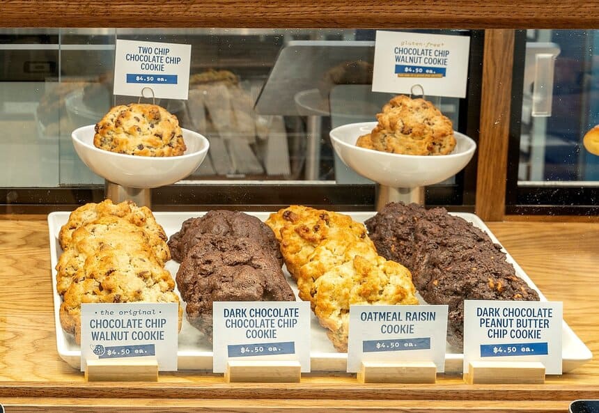 뉴욕 꼭 가봐야 할 음식점 또는 음식 르방 베이커리 (Levain Bakery)