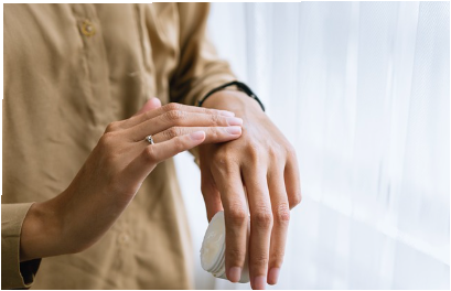 각질 없이 매끈한 피부 만드는 방법 – 필링, 보습, 홈케어 루틴 정리