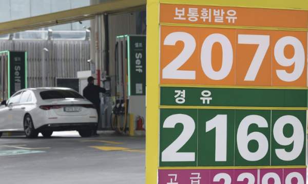2&amp;#44;100원에 육박한 기름값 사진