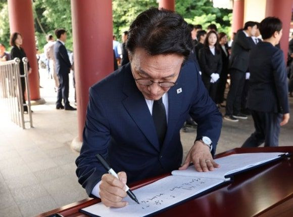 김민석 당대표 출마 선언 총정리! 전 총리의 파격 행보와 나이, 고향, 학력, 경력, 부인, 관련주 및 익산 거주의 비밀 심층 진단