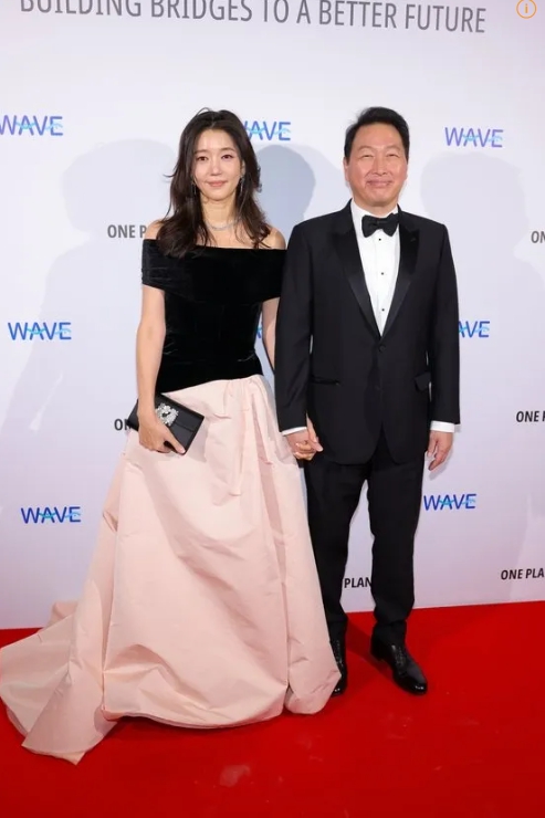 ๊นํฌ์ ์ด์ฌ ํ๋กํ