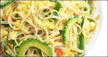 여주를 넣은 면 요리