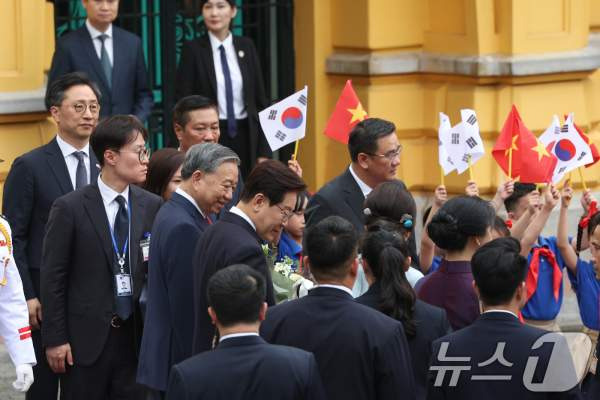 한-베트남 정상 기념촬영: 한-베 정상회담 원전&middot;에너지&middot;공급망 협력 핵심 정리 (2026.4.22)