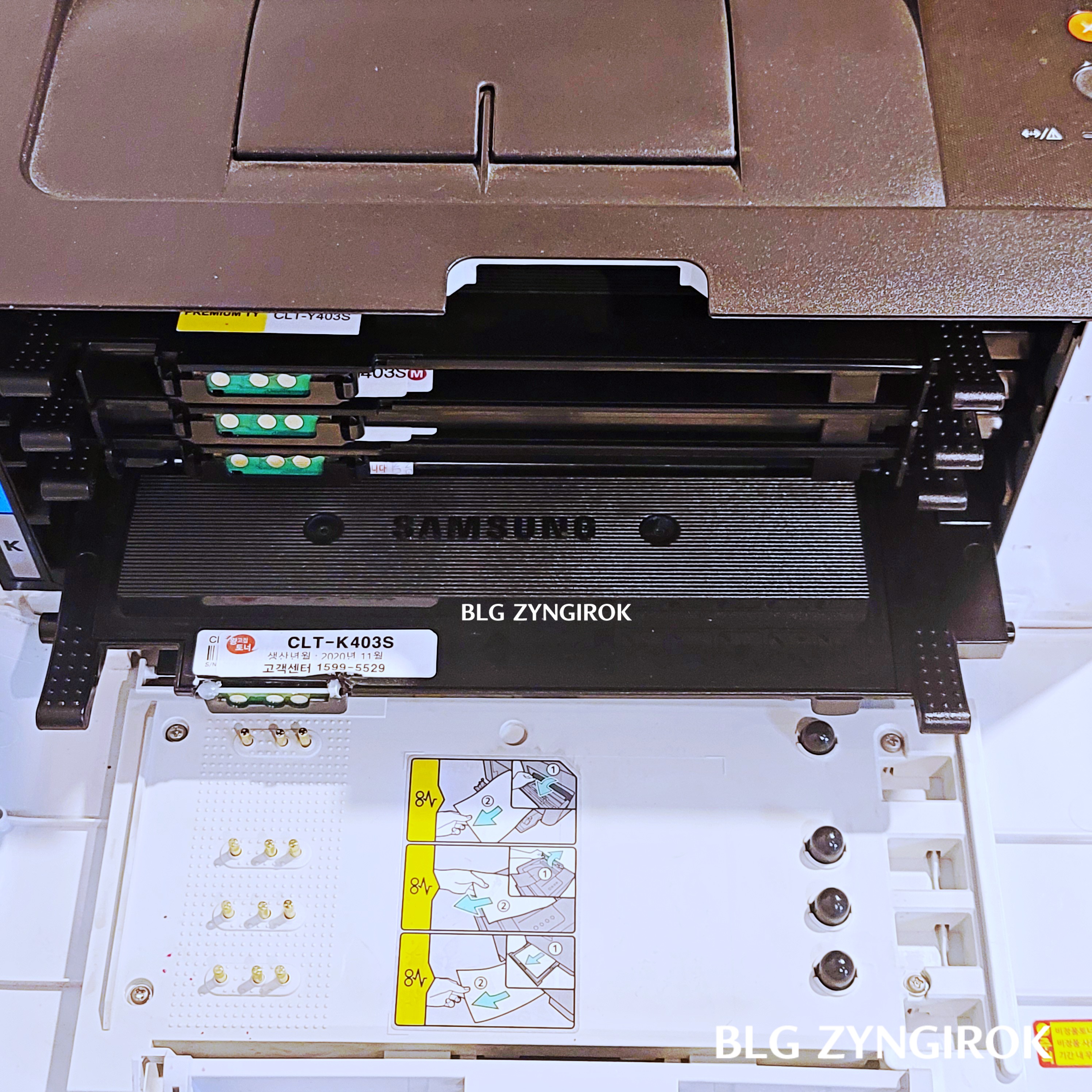 토너를 빼낸 모습이다.