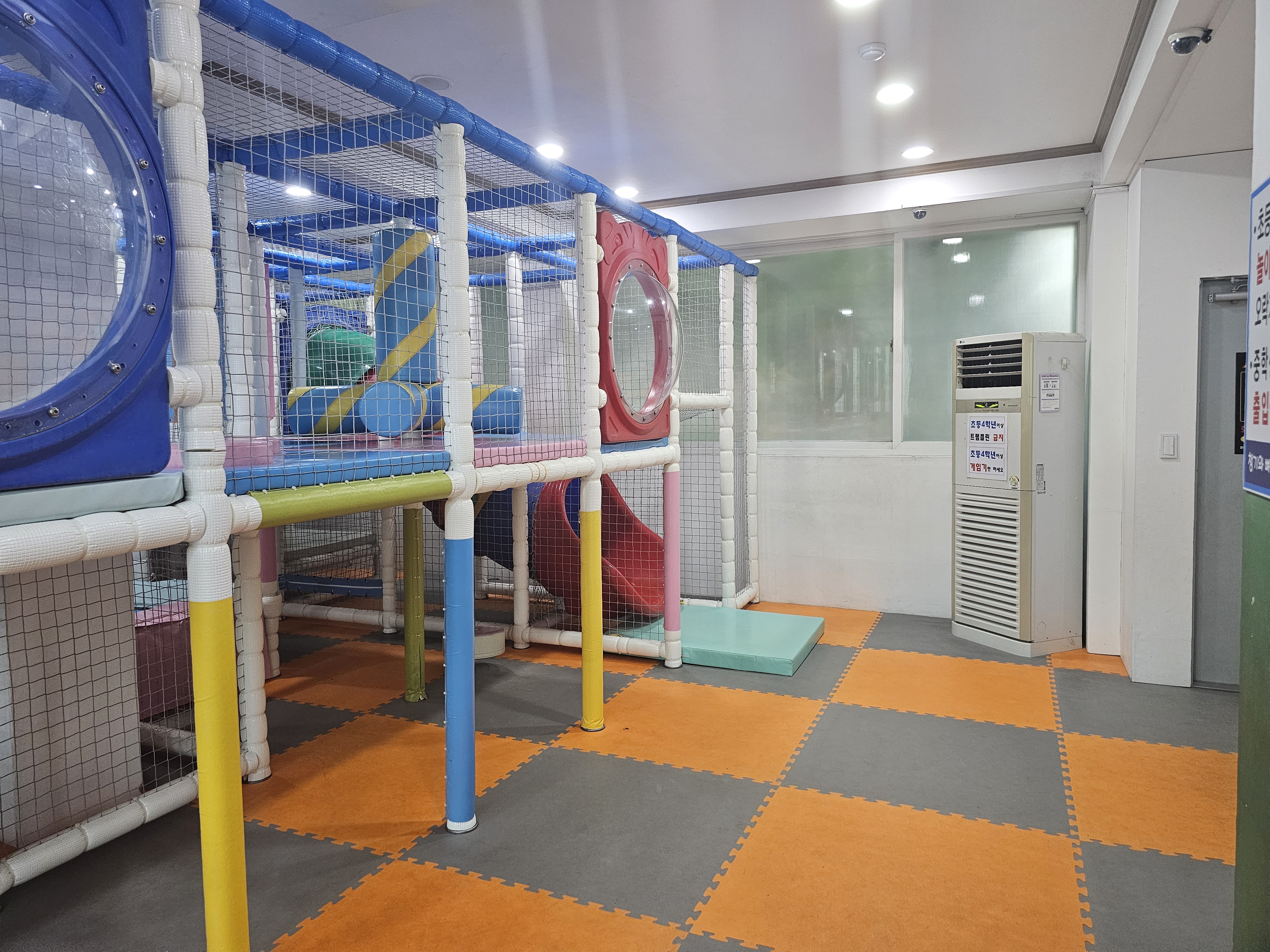 경기도_부천시_원미동_청기와뼈다귀해장국_놀이방2