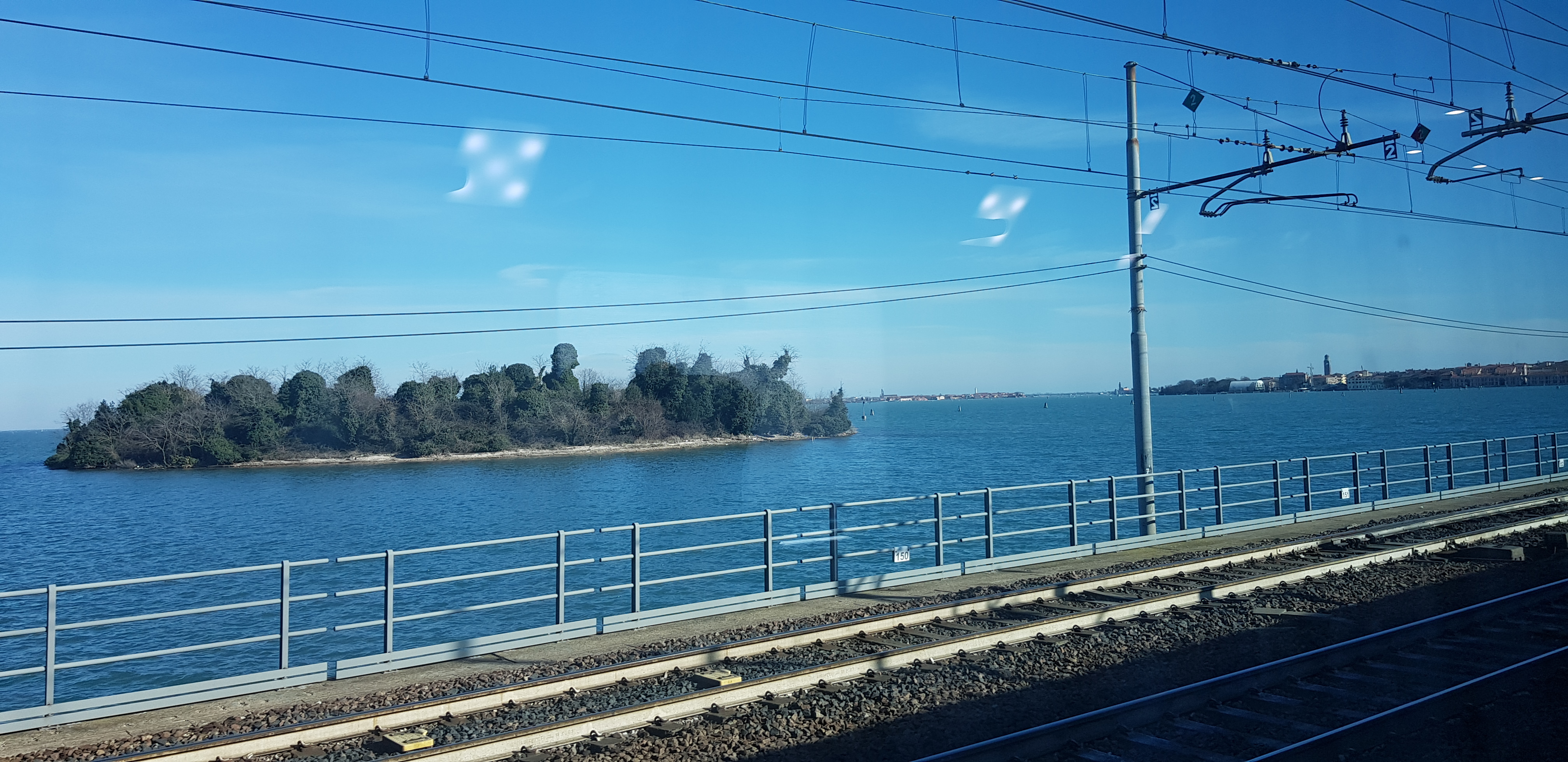 칙칙폭폭 베네치아 자유의다리를 달리는 열차2