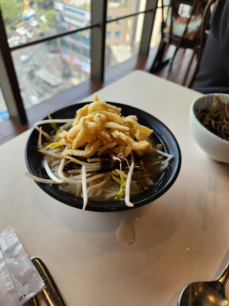 서울대입구 에그옐로우 애슐리퀸즈