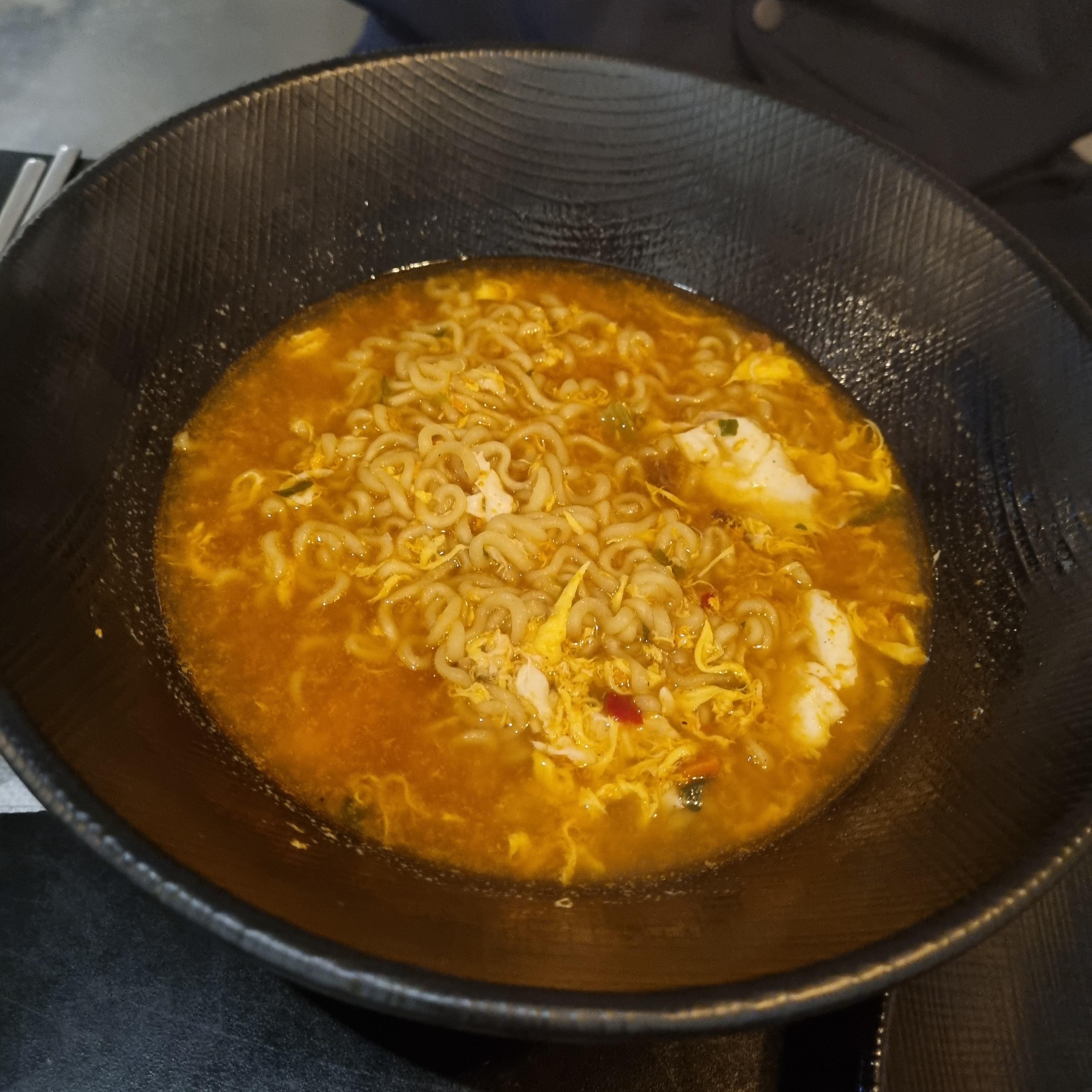 옥상술집-신라면