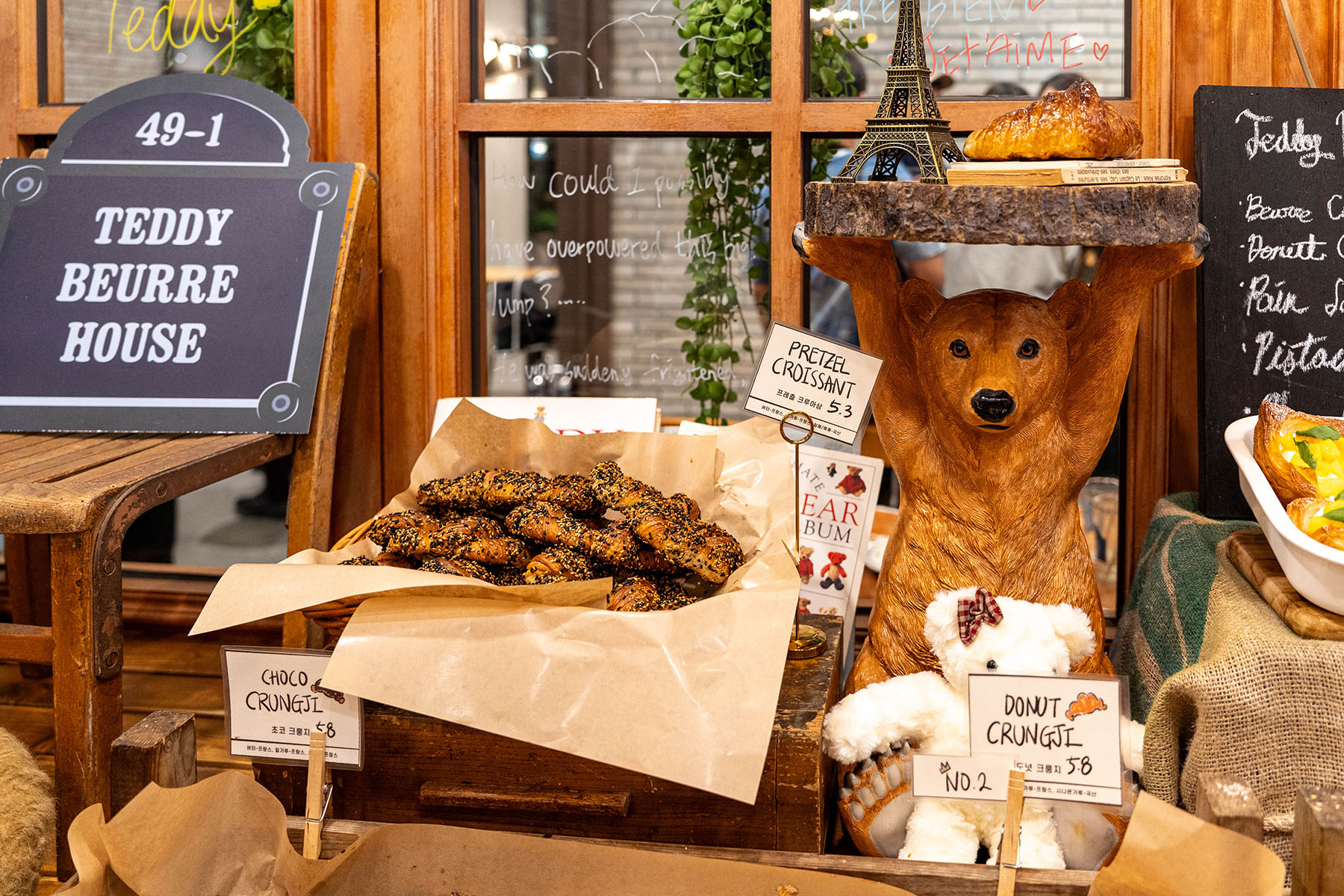 테디뵈르하우스 더현대서울점 진열대