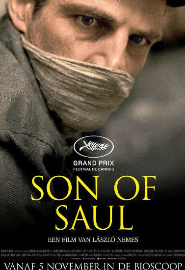 사울의 아들 영화 메인포스터 복면을 쓴 주인공이 고개를 돌려 쳐다보고 있다