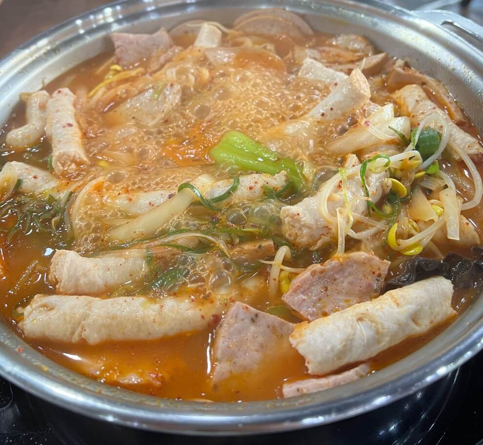 식객 허영만의 백반기행 귀궁 육성재와 함께한 춘천 밥상 춘천 부대찌개 맛집 춘천 권바우부대찌개