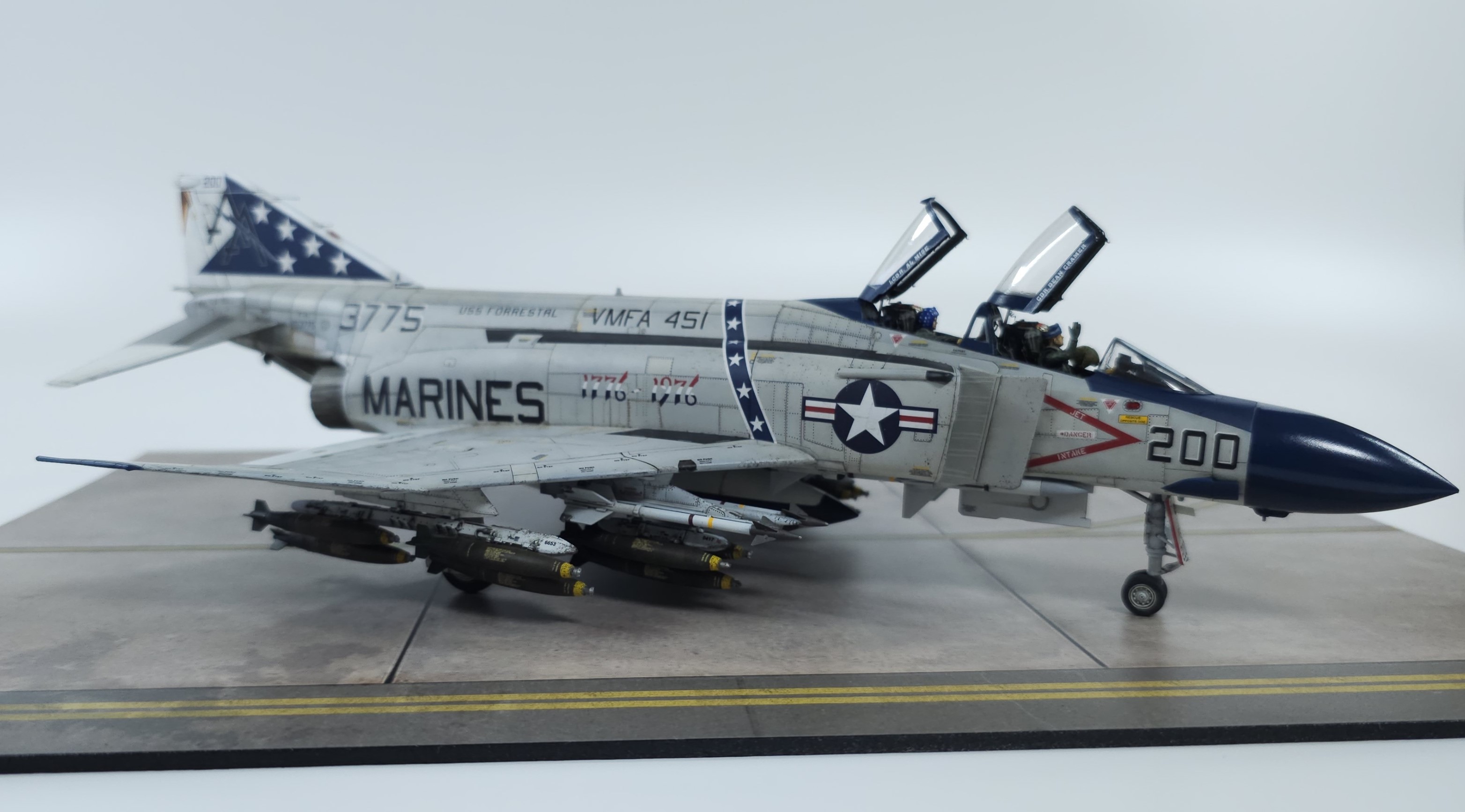 팬톰-측면-사진