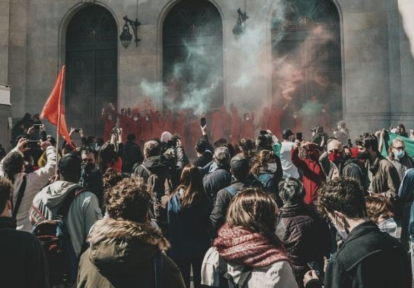 은행파산으로 성난 군중들