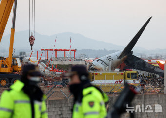 부서진-로컬라이저-사진입니다.