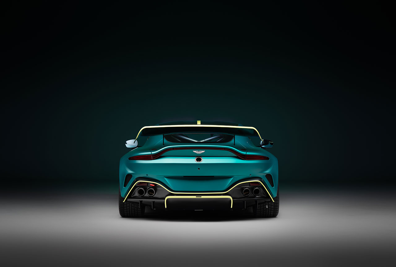밴티지 GT4 뒷모습