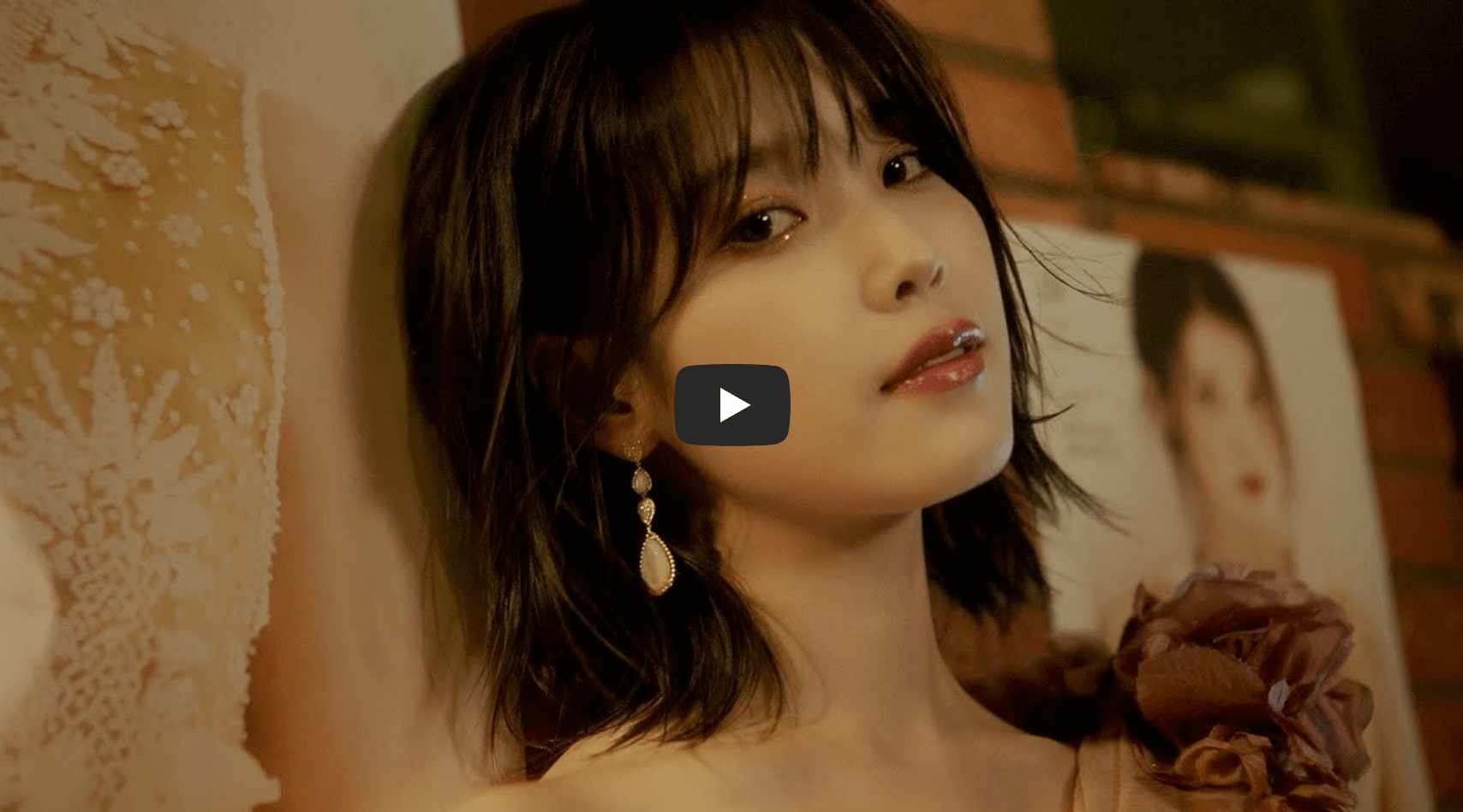 아이유 미디어아트 영상 섬네일