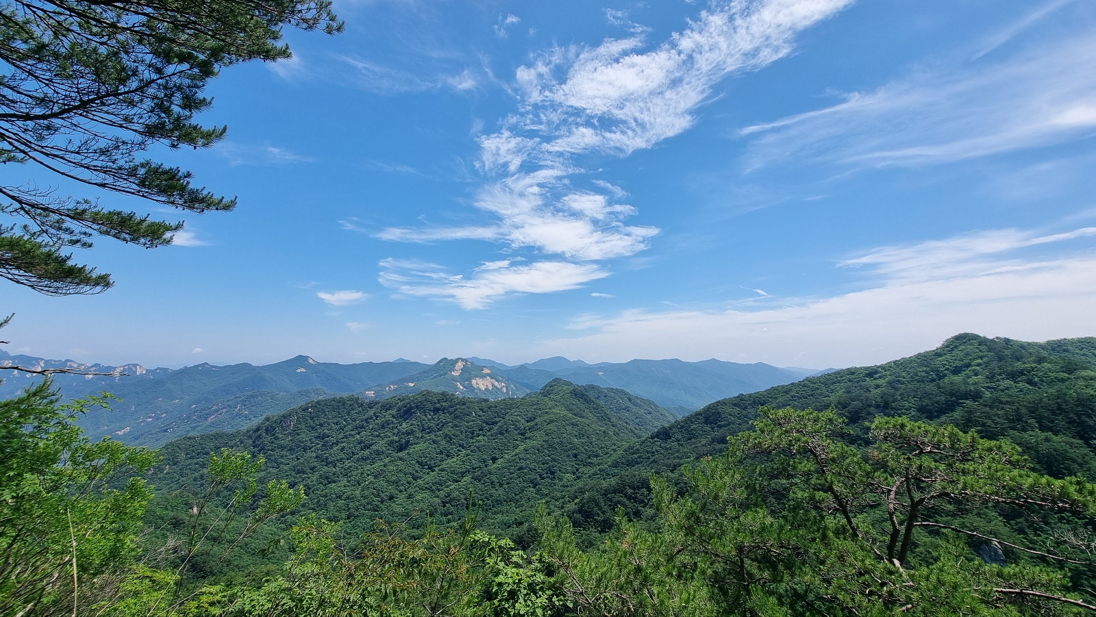 여름 계곡 산행 준비물