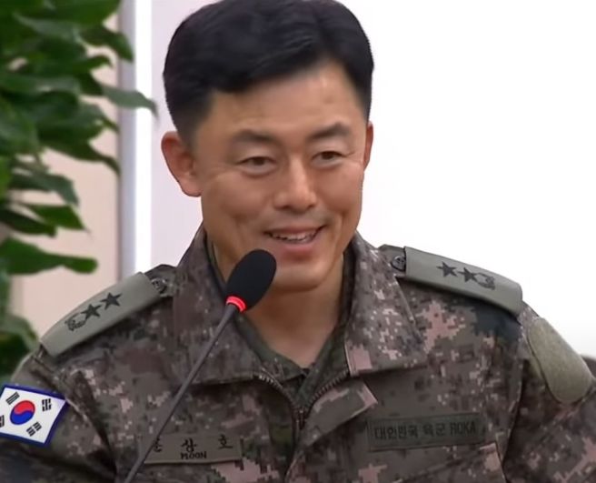 문상호 정보사령관