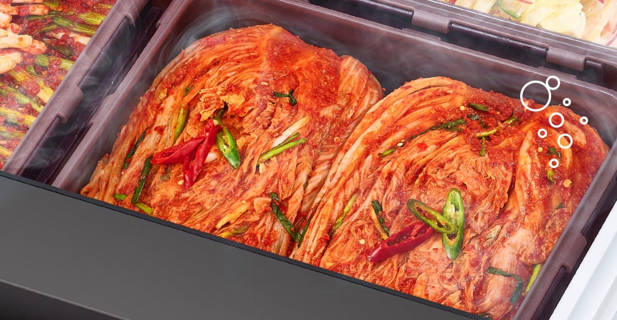 김치 냉장고 내부 김치 보관 이미지