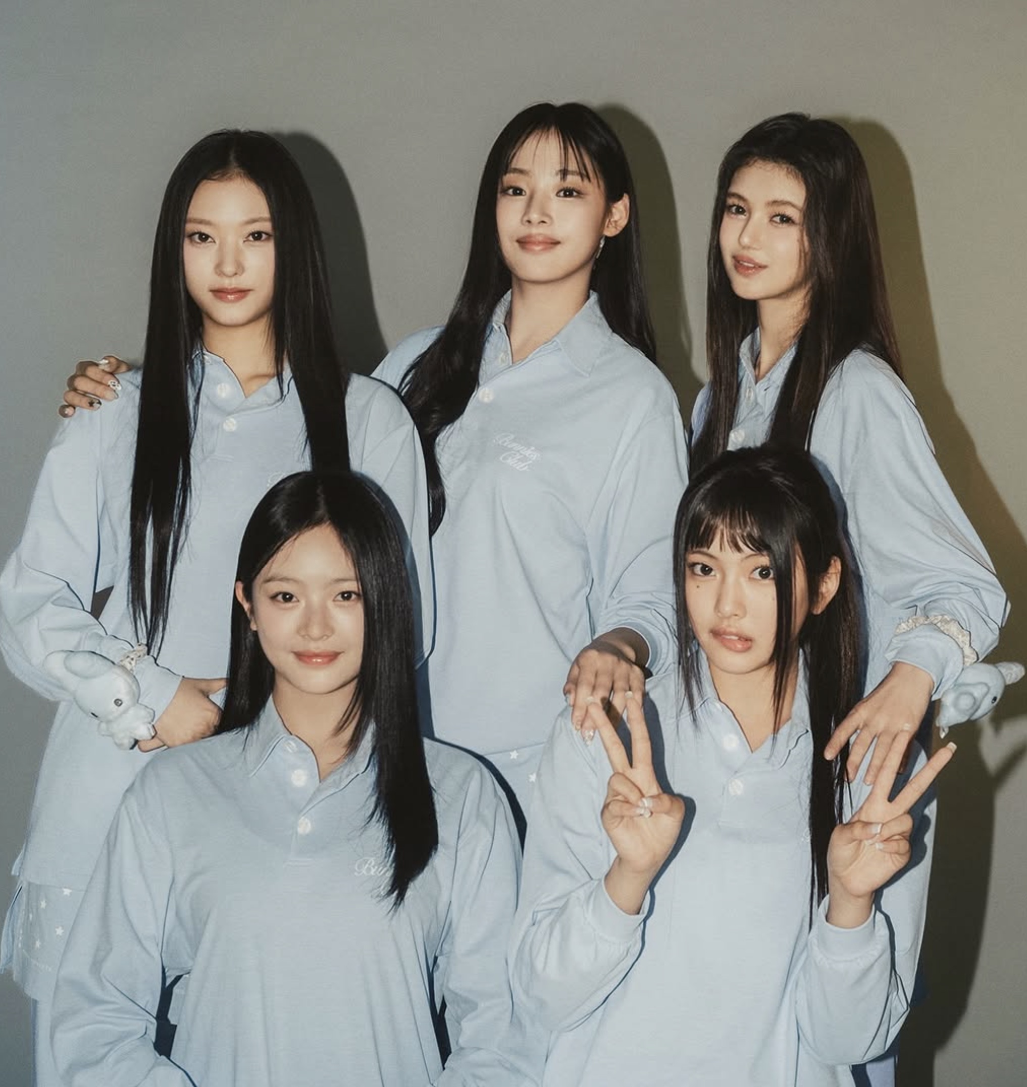 뉴진스 공식 인스타그램에 올라온 뉴진스 5명 멤버 사진
