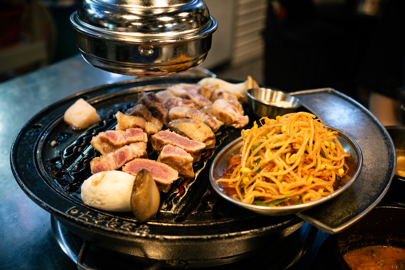 고기를-직접-직원분이-구워주신다.