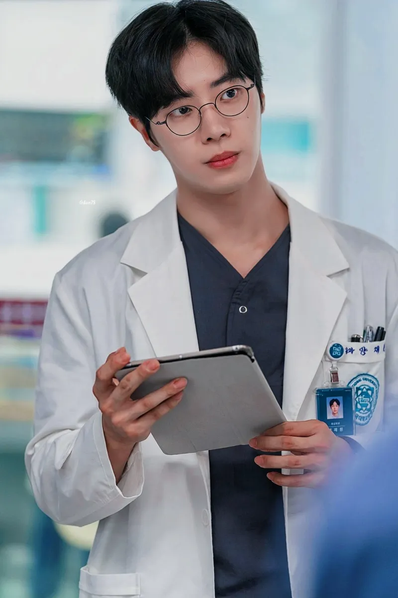 넷플릭스 중증외상센터에서 양재원 역을 맡은 추영우