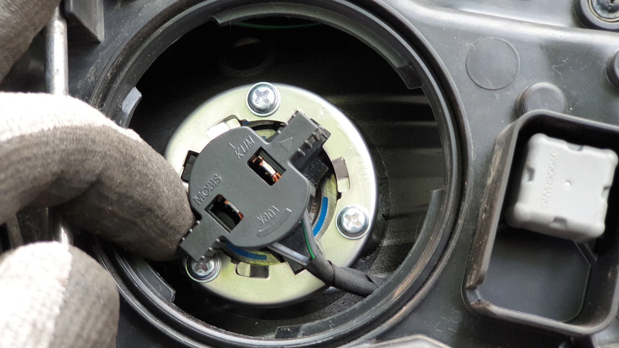 헤드라이트 램프 빼는 방향