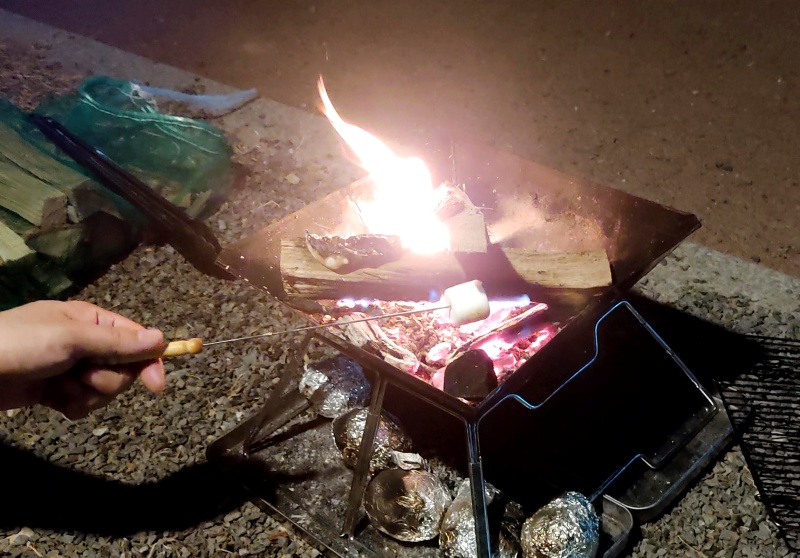 마시멜로우 굽는 루나군