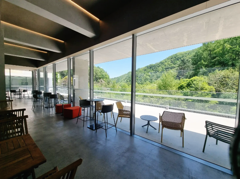 카페의-내부풍경