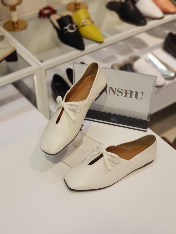 한슈 미에르 리본 트임 플랫 단화 ct HS1101