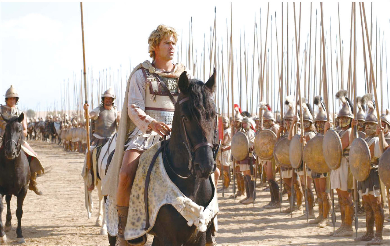 설득의 ‘리더’였던 알렉산더는 강압적으로 조직원을 눌렀던 ‘보스’ 다리우스를 격파했다. 사진은 영화 ‘알렉산더’의 한 장면.