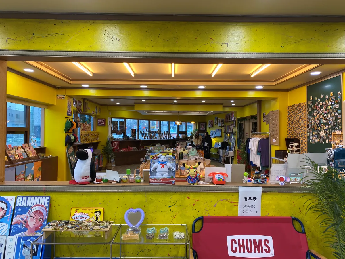 강릉-당일치기-여행-가볼만한-소품샵-추천-빈티지-캐릭터-인테리어-소품-유라유라