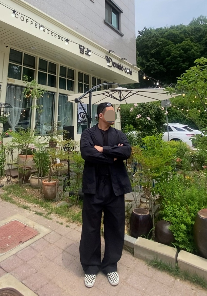 데일리룩('26. 6. 3.)오클리 선글라스 아이자켓 리덕스, 지유 X 엔지니어드 가먼츠 코드레인 재킷 팬츠 셋업, 쿨탠다드 티셔츠, 반스 체커보드 슬립온