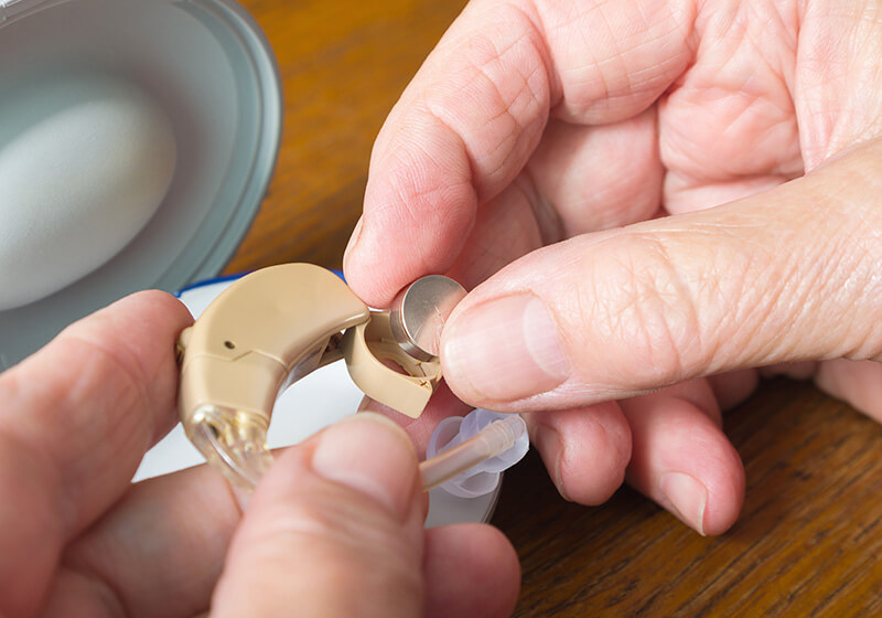 돌발성-난청-치료방법-보청기사용