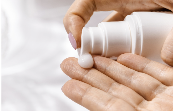 봄철 건조함 해결 – 아기 보습 루틴목욕 직후 보습제 바르는 타이밍, 보습제 고르는 기준