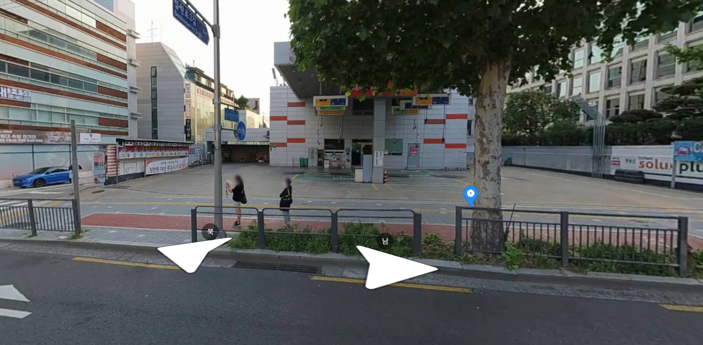 2호선:서초역 7번 출구 앞 셔틀버스 타는 곳