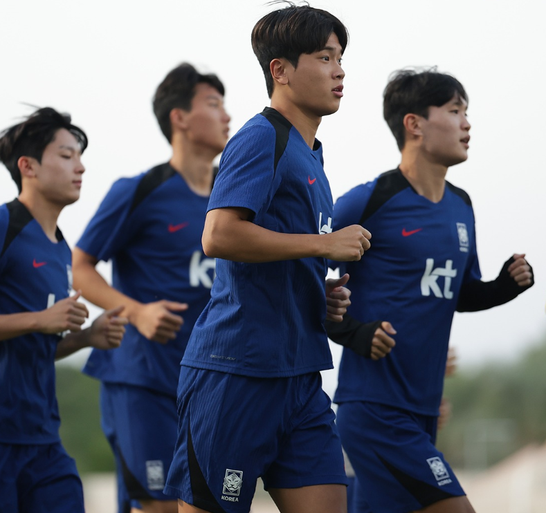 오만전 무료 중계 보기와 관련하여 경기를 앞두고 훈련중인 국가대표 선수들