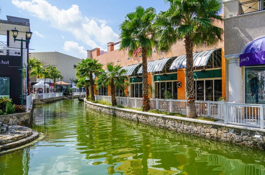 관광+휴양 복합 여행지 멕시코 칸쿤 도심 사진