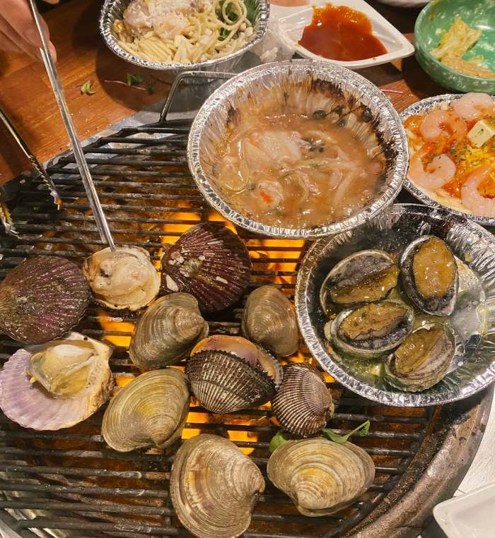 백반기행 지수원 편 4단 조개구이 무한리필 치즈 가리비 전복 숯불 구이 오이도 맛집 소개