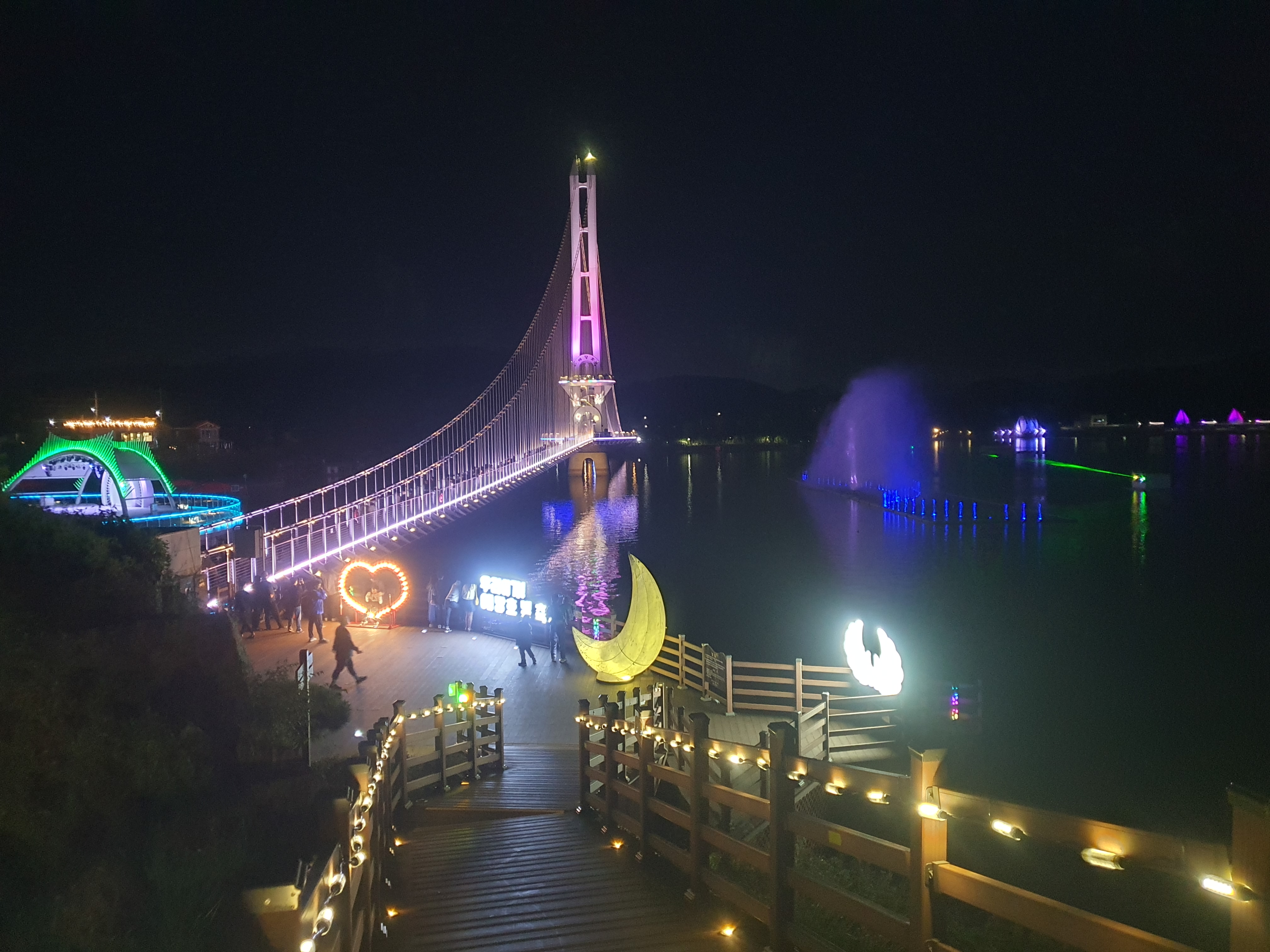 예산의 아름다운 보석, 예당호 풍경 활동 출렁다리 및 음악분수 정보