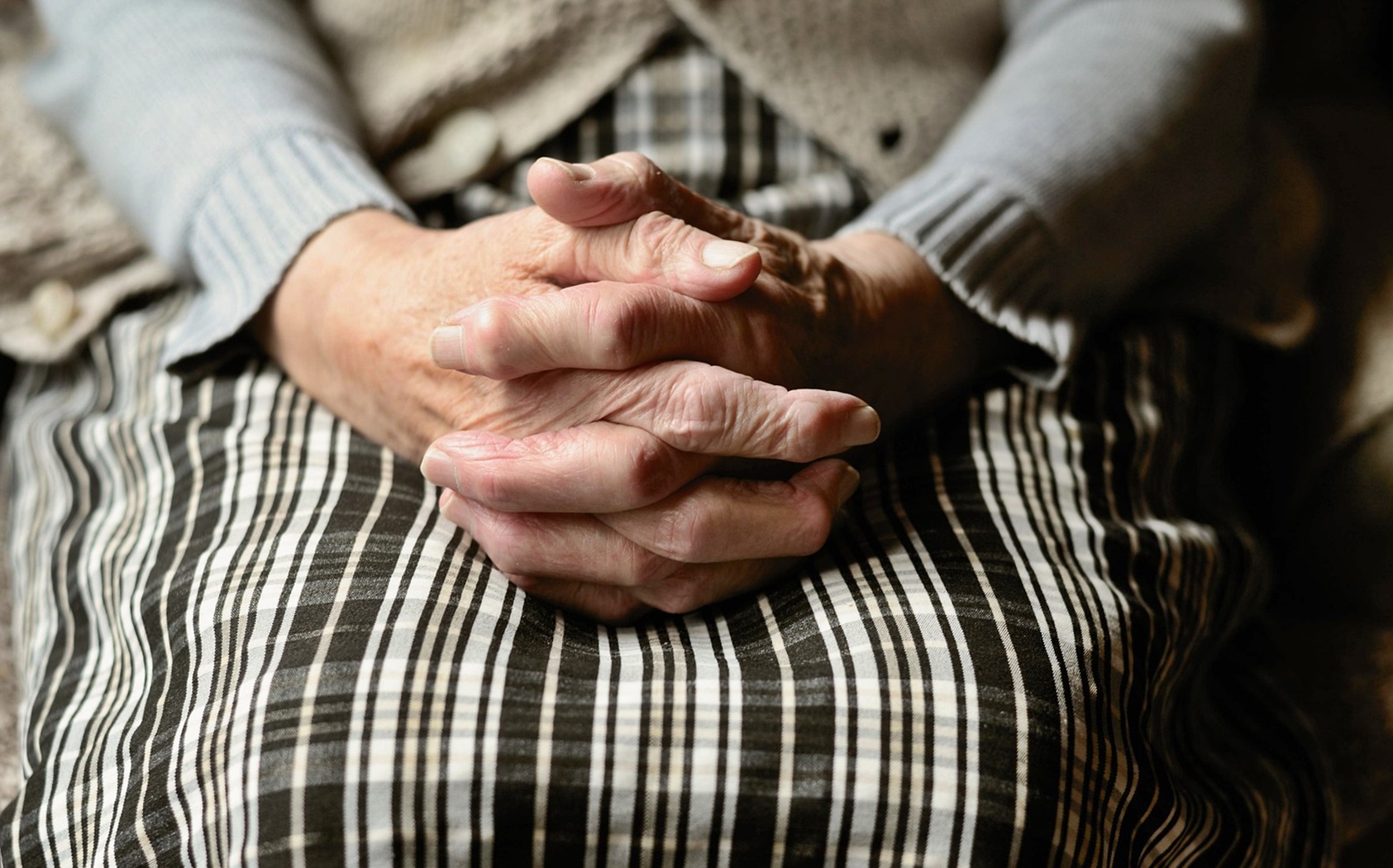 손가락 관절염으로 진행되기 전 반드시 나타나는 변화