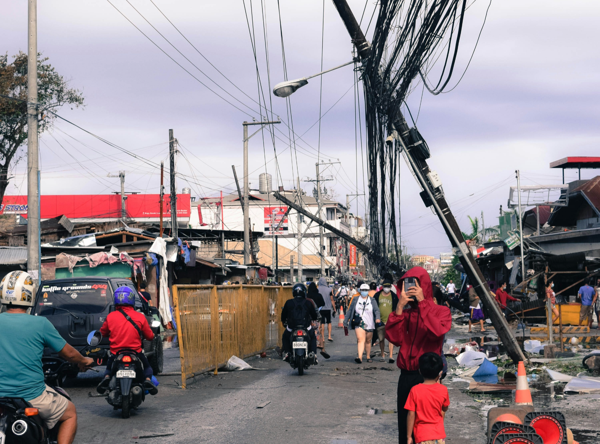 🌪 필리핀 초대형 태풍 ‘갈매기’와 허리케인 ‘멀리사’ — 142명 사망, 127명 실종… “온 마을이 사라졌다”