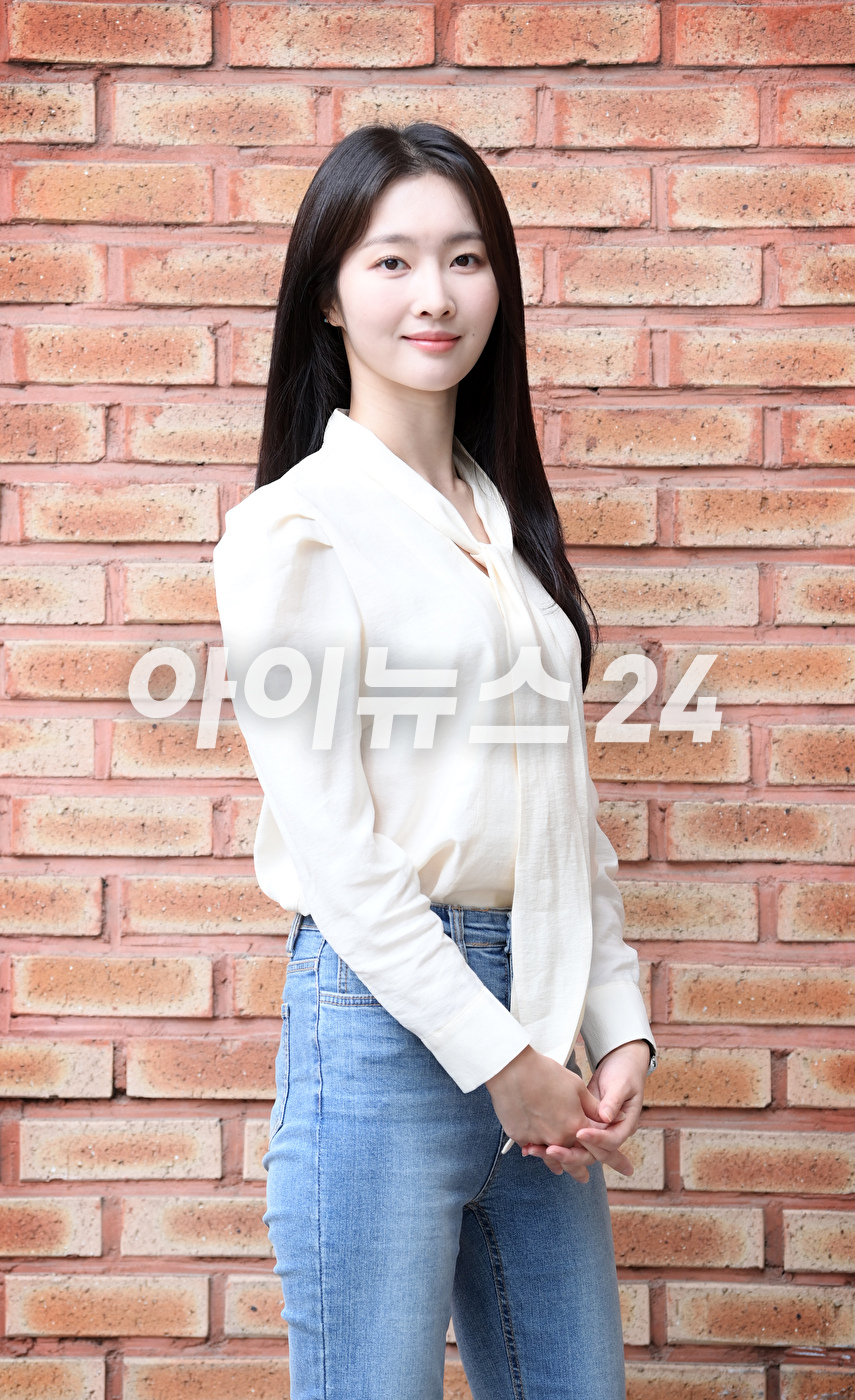 JTBC 수목드라마 '나쁜엄마'에서 '오하영' 역으로 활약한 배우 홍비라가 8일 서울 마포구 상수동에서 진행된 조이뉴스24와의 인터뷰에 앞서 포즈를 취하고 있다. [사진=정소희 기자]