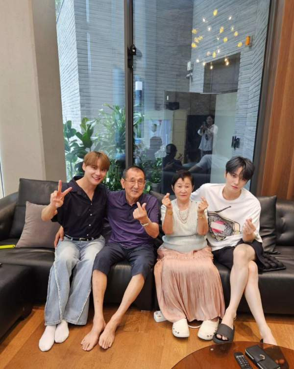 김재중 입양 가족사