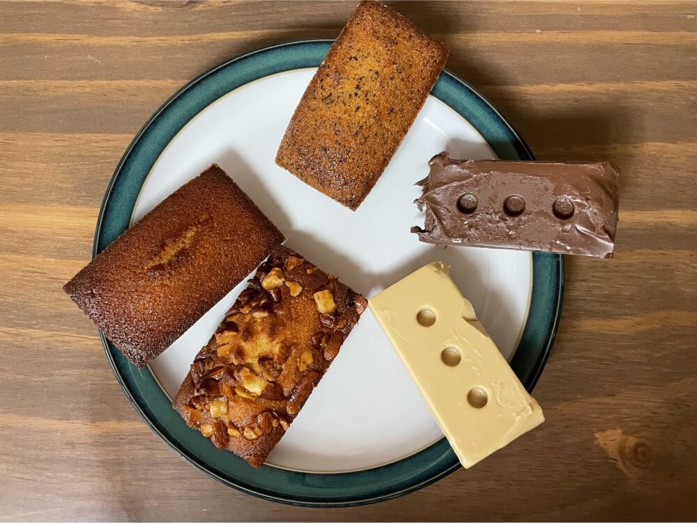 브릭샌드-다섯가지-맛-벽돌빵-휘낭시에-모습